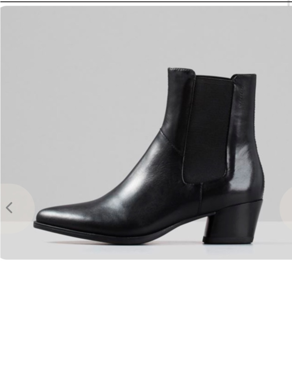Vagabond Lara Black Leather Pointed Toe Ankle Boots